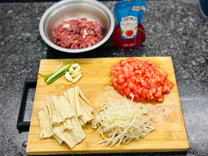 番茄腐竹牛肉煲